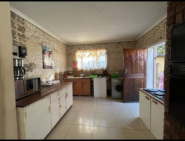 7 BEDROOM HOUSE FOR SALE IN KENSINGTON